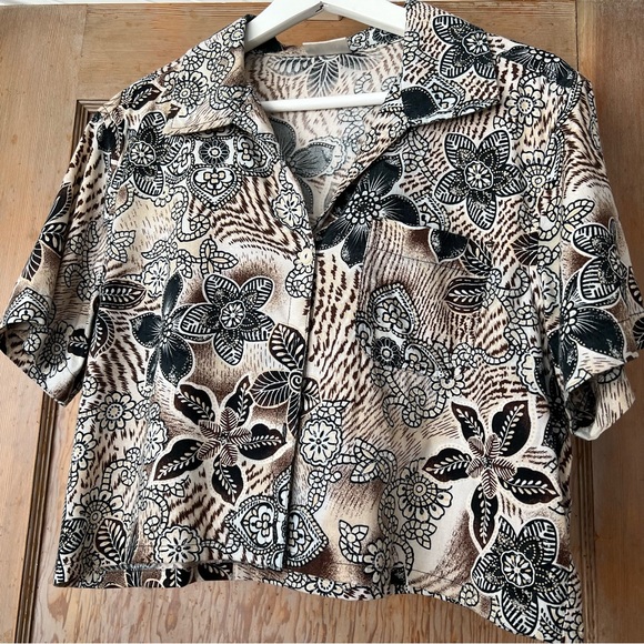 Vintage Vacay Cropped Top - Picture 3 of 5